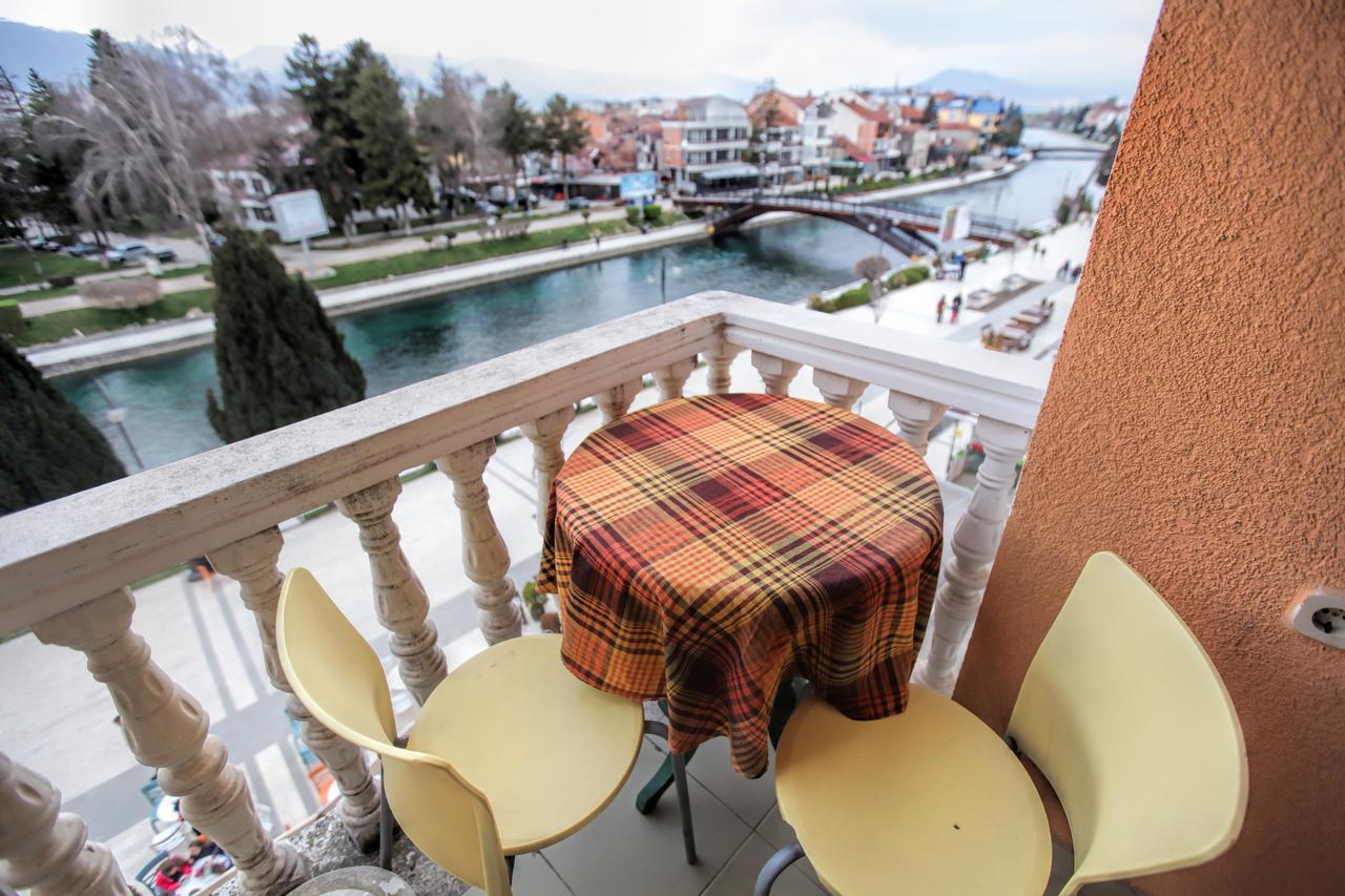 Art Theatre Caffe Hotel Struga Bagian luar foto