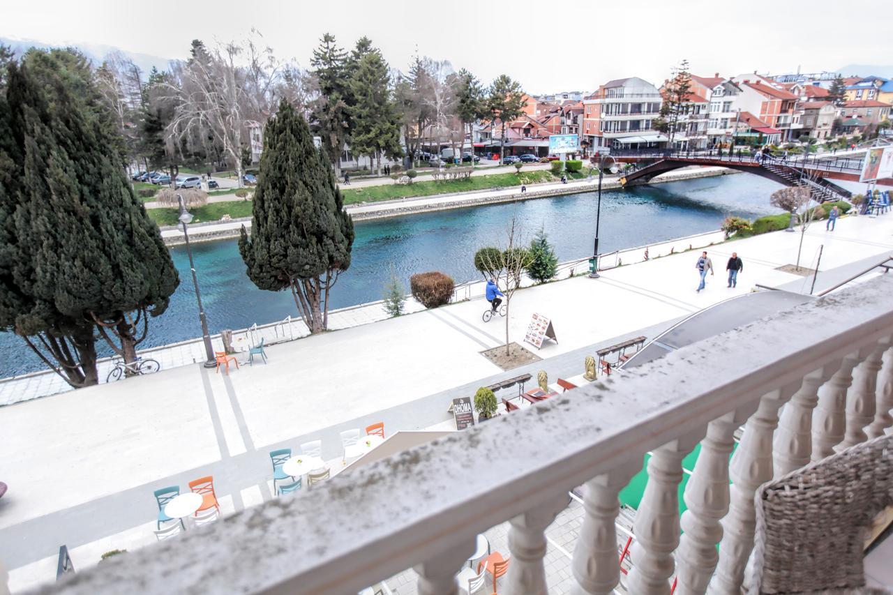 Art Theatre Caffe Hotel Struga Bagian luar foto