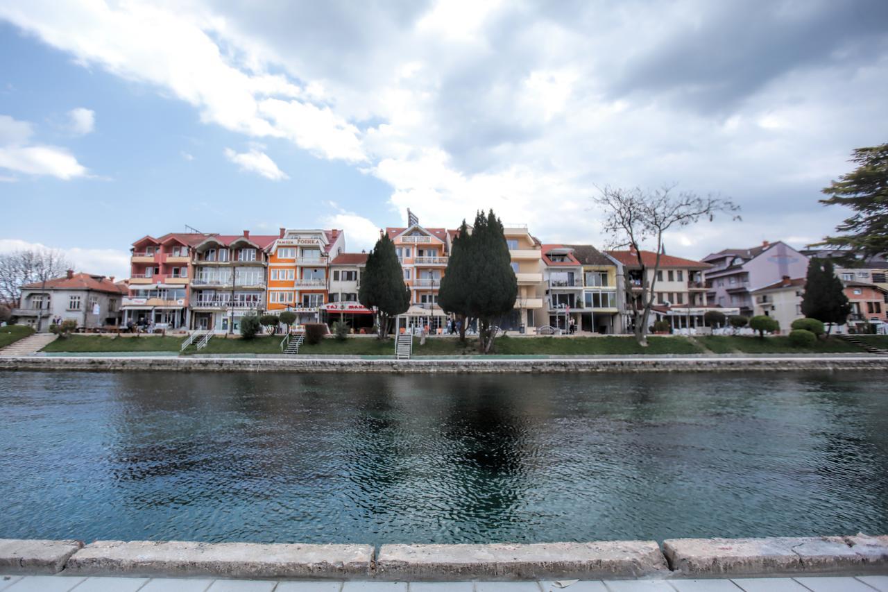Art Theatre Caffe Hotel Struga Bagian luar foto